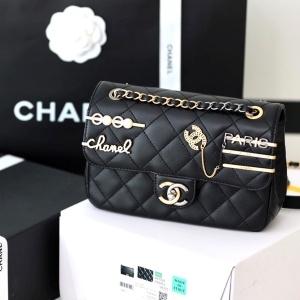 샤넬 CHANEL 2021 SS 악세사리 금속로고 블랙 여성 체인 크로스백 미러급