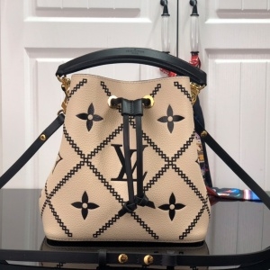 루이비통 LOUIS VUITTON 2022 SS 말타쥬 네오노에 BB 숄더백 아이보리 M46023 커스텀급