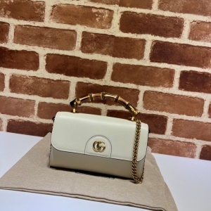 구찌 GUCCI 2022 SS 다이애나 뱀부 핸들 미니 체인 숄더백 화이트 675795 커스텀급
