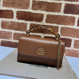 구찌 GUCCI 2022 SS 다이애나 뱀부 핸들 미니 체인 숄더백 브라운 675795 커스텀급
