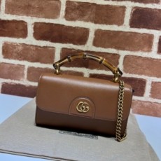 구찌 GUCCI 2022 SS 다이애나 뱀부 핸들 미니 체인 숄더백 브라운 675795 커스텀급
