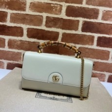 구찌 GUCCI 2022 SS 다이애나 뱀부 핸들 스몰 체인 숄더백 화이트 675794 커스텀급