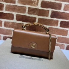 구찌 GUCCI 2022 SS 다이애나 뱀부 핸들 스몰 체인 숄더백 브라운 675794 커스텀급