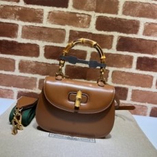 구찌 GUCCI 2022 SS 다이애나 뱀부 스몰 탑 핸들백 브라운 675797 커스텀급