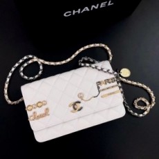 샤넬 CHANEL 2022 SS 럭키 참 체인 미듐 플랩백 화이트 AS2979 커스텀급