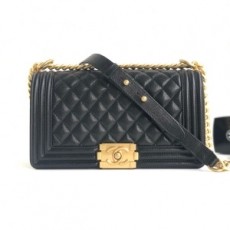 샤넬 CHANEL 2022 SS 캐비어 미듐 골드메탈 보이백 블랙 67086 커스텀급