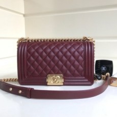 샤넬 CHANEL 2022 SS 캐비어 미듐 골드메탈 보이백 버건디 67086 커스텀급