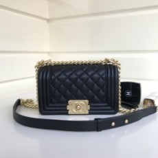 샤넬 CHANEL 2022 SS 캐비어 스몰 골드메탈 보이백 블랙 67085 커스텀급