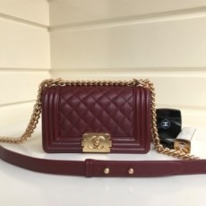 샤넬 CHANEL 2022 SS 캐비어 스몰 골드메탈 보이백 버건디 67085 커스텀급