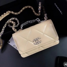 샤넬 CHANEL 2022 SS 19 램스킨 CC로고 체인 아이보리 WOC백 커스텀급