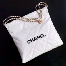 샤넬 CHANEL 2022 SS 빈티지 페이던트 체인 파우치 호보백 미듐 화이트블랙 AS3261 커스텀급