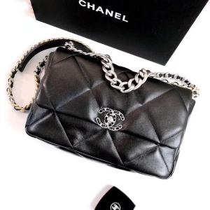샤넬 CHANEL 2022 SS 플랩 실버메탈 체인 제니백 블랙 AS1161 커스텀급