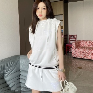 프라다 PRADA 2022 SS 블랙라인 로고 후드 여성 민소매티 스커트 세트 커스텀급