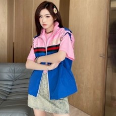 구찌 GUCCI 2022 SS 캐릭터 투톤 삼선 블루핑크 여성 바람막이 조끼 커스텀급