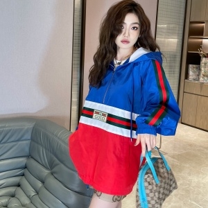 구찌 GUCCI 2022 SS 패치로고 삼선 투톤 후드 여성 바람막이 상의 커스텀급