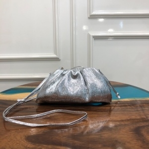 보테가 베네타 BOTTEGA VENETA 2022 SS 미니 크로스 만두백 실버 98057 커스텀급