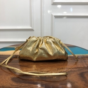 보테가 베네타 BOTTEGA VENETA 2022 SS 미니 크로스 만두백 골드 98057 커스텀급