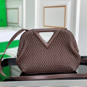 보테가 베네타 BOTTEGA VENETA 2022 SS 포인트 스티치 삼각토트 크로스백 브라운 커스텀급