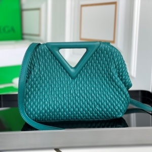 보테가 베네타 BOTTEGA VENETA 2022 SS 포인트 스티치 삼각토트 크로스백 민트블루 커스텀급