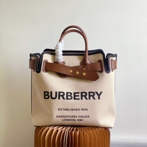 버버리 BURBERRY 2022 SS 캐릭터 로고 벨트장식 라지 토트백 커스텀급