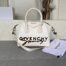 지방시 GIVENCHY 2022 SS 캐릭터 로고 안티고나 미듐 토트백 화이트 0175 커스텀급