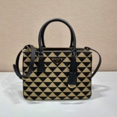 프라다 PRADA 2022 SS 캐릭터 삼각로고 체크무늬 토트백 1BA863 커스텀급