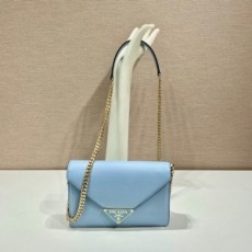 프라다 PRADA 2022 SS 삼각로고 체인 크로스백 민트 1BD318 커스텀급