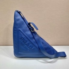 프라다 PRADA 2022 SS 트라이앵글 삼각로고 메신저백 블루 2VY007 커스텀급