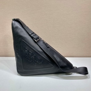 프라다 PRADA 2022 SS 트라이앵글 삼각로고 메신저백 블랙 2VY007 커스텀급