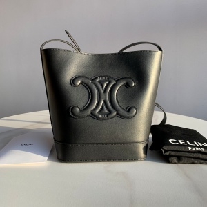 셀린느 CELINE 2022 SS 트리오페 퀴르 레더 버킷백 블랙 커스텀급