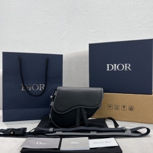 디올 DIOR 2022 SS 새들백 끈장식 크로스백 블랙 93362 커스텀급