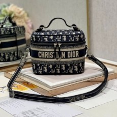 디올 DIOR 2022 SS 로고 캐릭터 자수 화장품케이스 스몰 숄더백 커스텀급