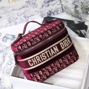 디올 DIOR 2022 SS 로고 캐릭터 자수 화장품케이스 미듐 숄더백 버건디 커스텀급