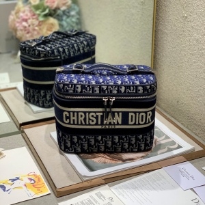 디올 DIOR 2022 SS 로고 캐릭터 자수 화장품케이스 미듐 숄더백 네이비 커스텀급