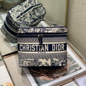 디올 DIOR 2022 SS 캐릭터 자수 화장품케이스 라지 숄더백 네이비 커스텀급