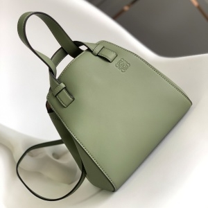 로에베 LOEWE 2022 SS 해먹 너겟 카프스킨 토트백 그린 062132 커스텀급