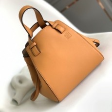 로에베 LOEWE 2022 SS 해먹 너겟 카프스킨 토트백 카멜 062132 커스텀급