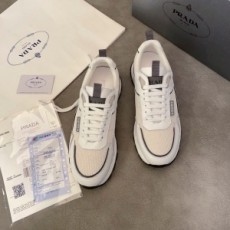 프라다 PRADA 2022 SS 삼각로고 라인 투톤 화이트 남성 슈즈 커스텀급